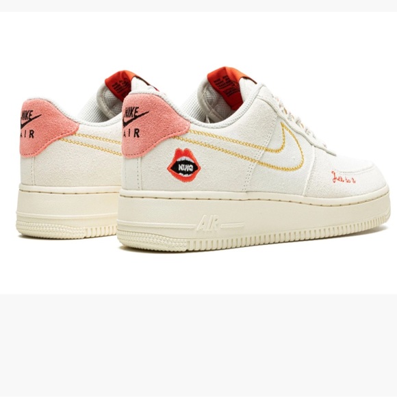 Women's Nike Airforce 1 07's - Picture 3 of 13